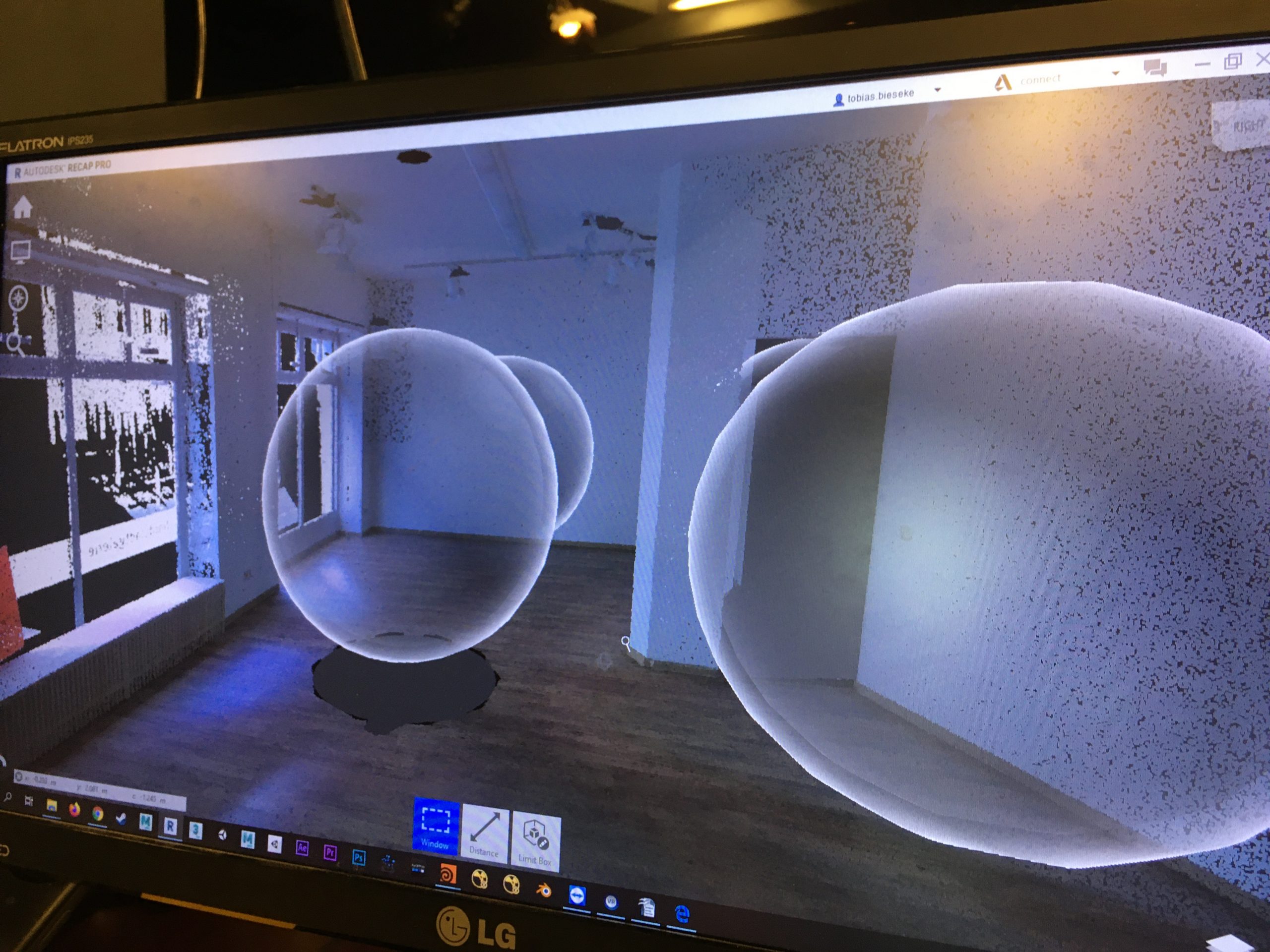 Der Raum wird aus mehreren Scan-Standorten zusammengesetzt